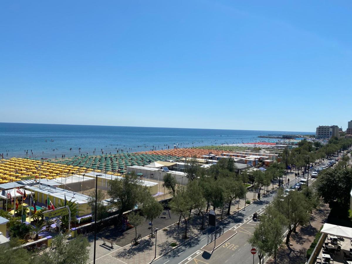 Hotel Nettuno 페자로 외부 사진