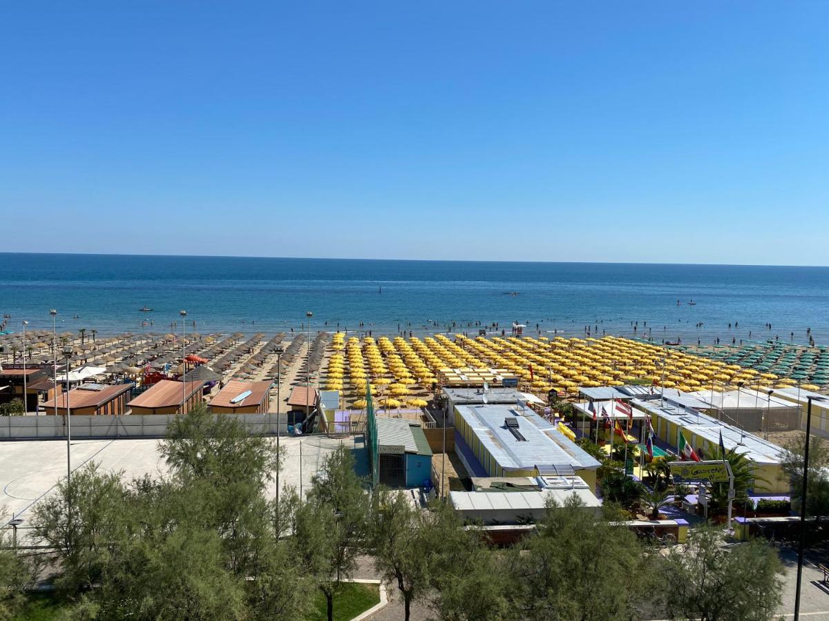 Hotel Nettuno 페자로 외부 사진