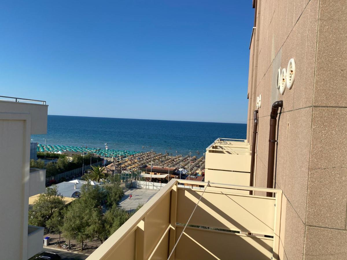 Hotel Nettuno 페자로 외부 사진