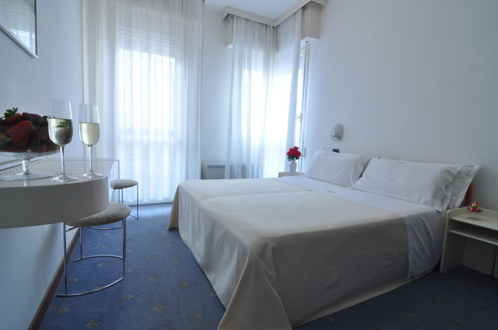 Hotel Nettuno 페자로 외부 사진