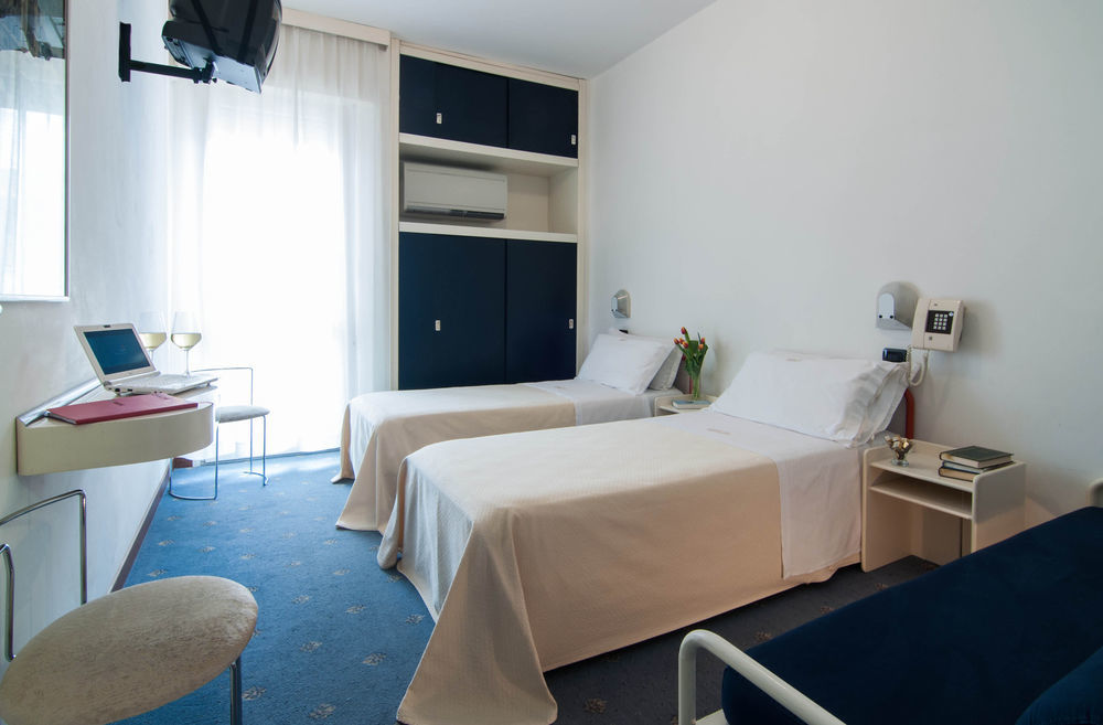 Hotel Nettuno 페자로 외부 사진