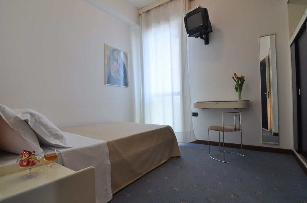 Hotel Nettuno 페자로 외부 사진