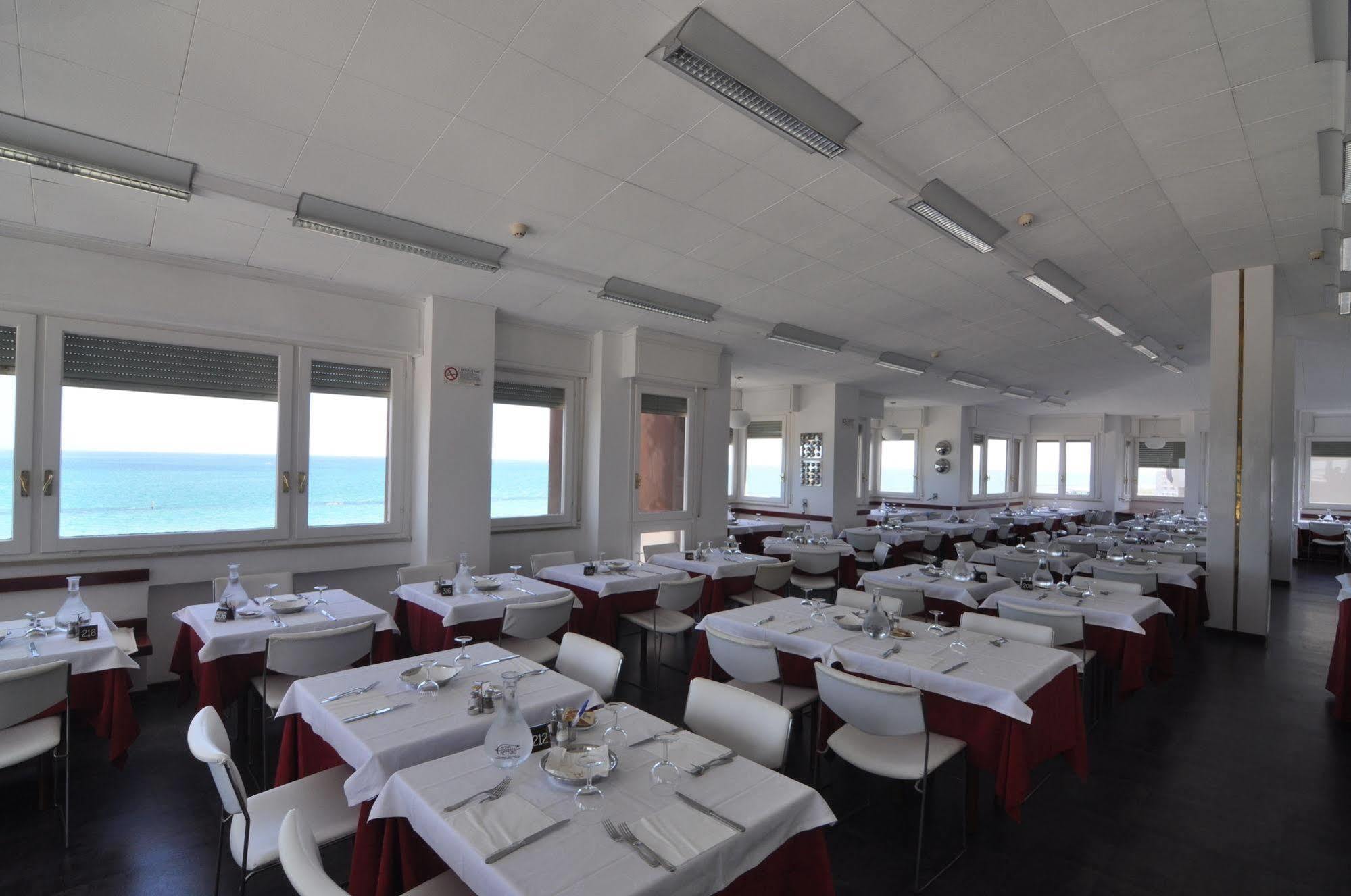 Hotel Nettuno 페자로 외부 사진