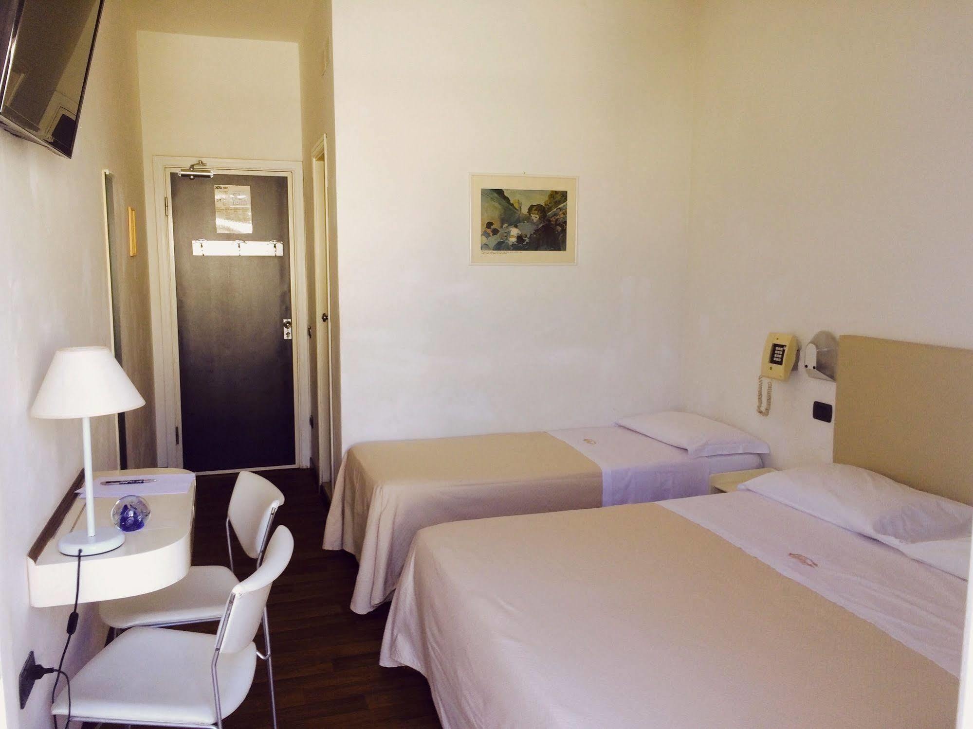 Hotel Nettuno 페자로 외부 사진