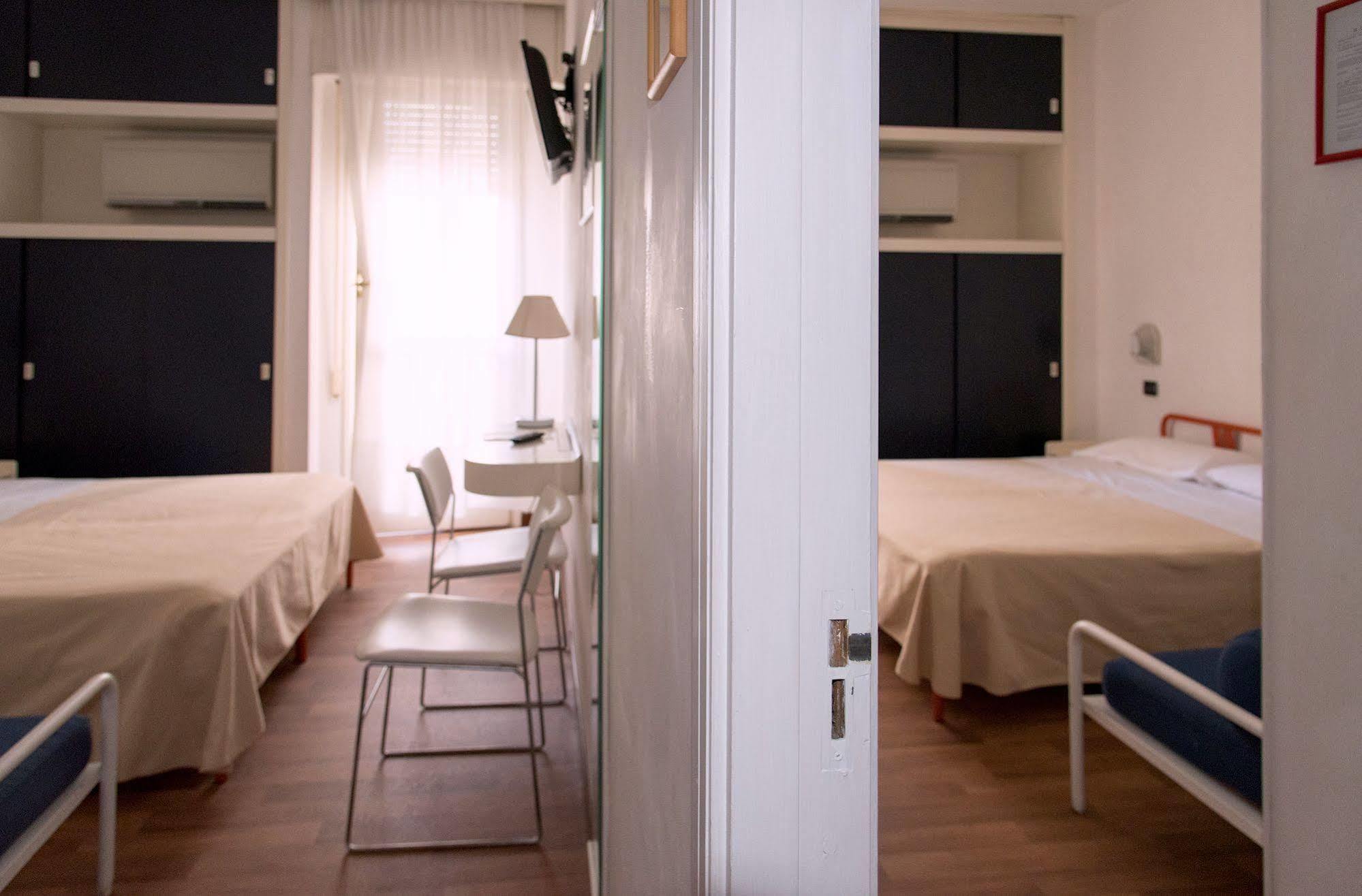 Hotel Nettuno 페자로 외부 사진