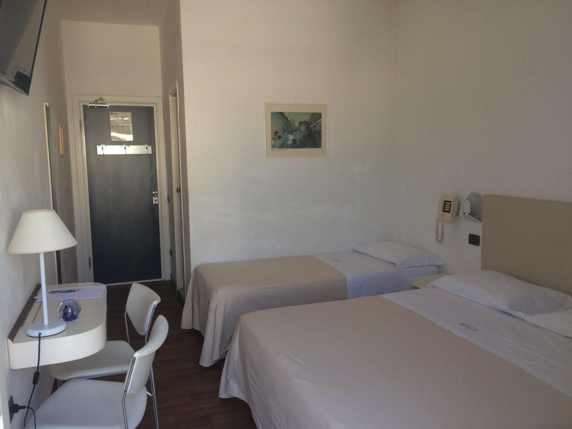 Hotel Nettuno 페자로 외부 사진
