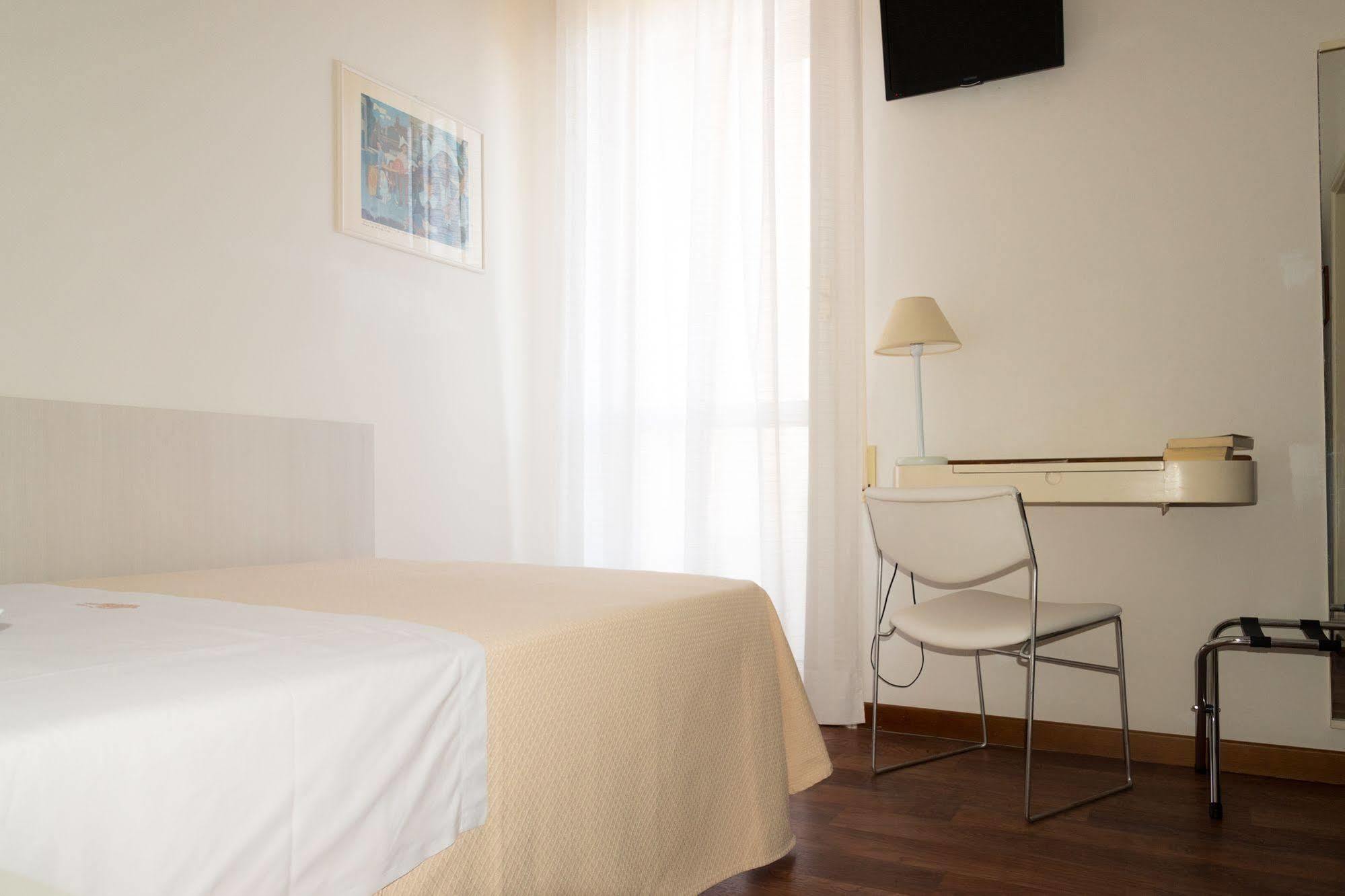 Hotel Nettuno 페자로 외부 사진