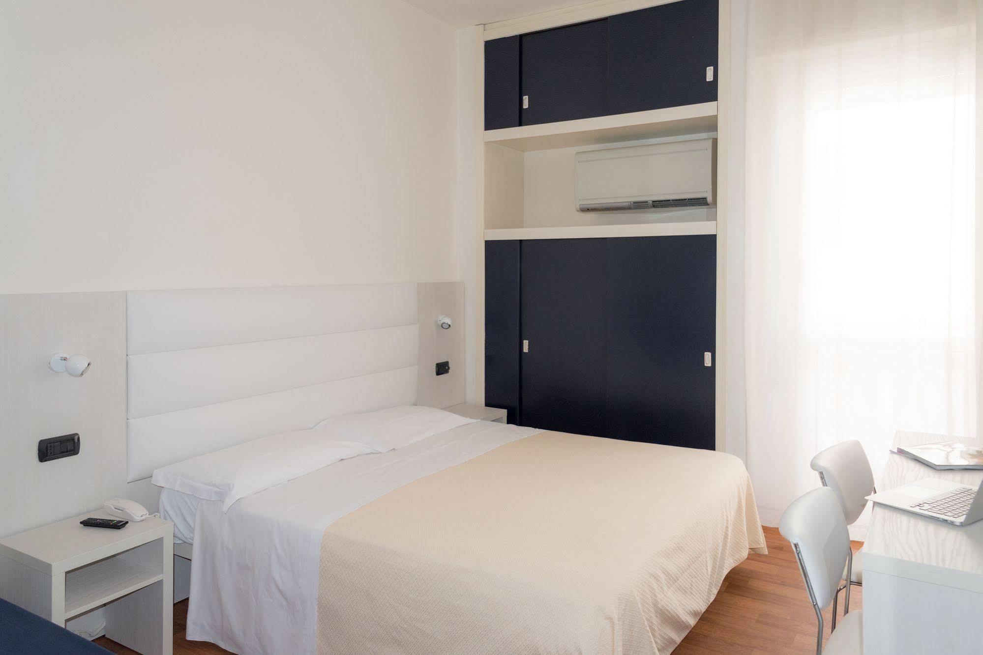 Hotel Nettuno 페자로 외부 사진