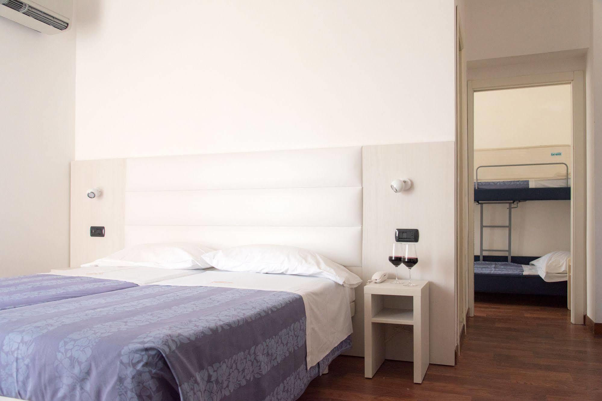 Hotel Nettuno 페자로 외부 사진