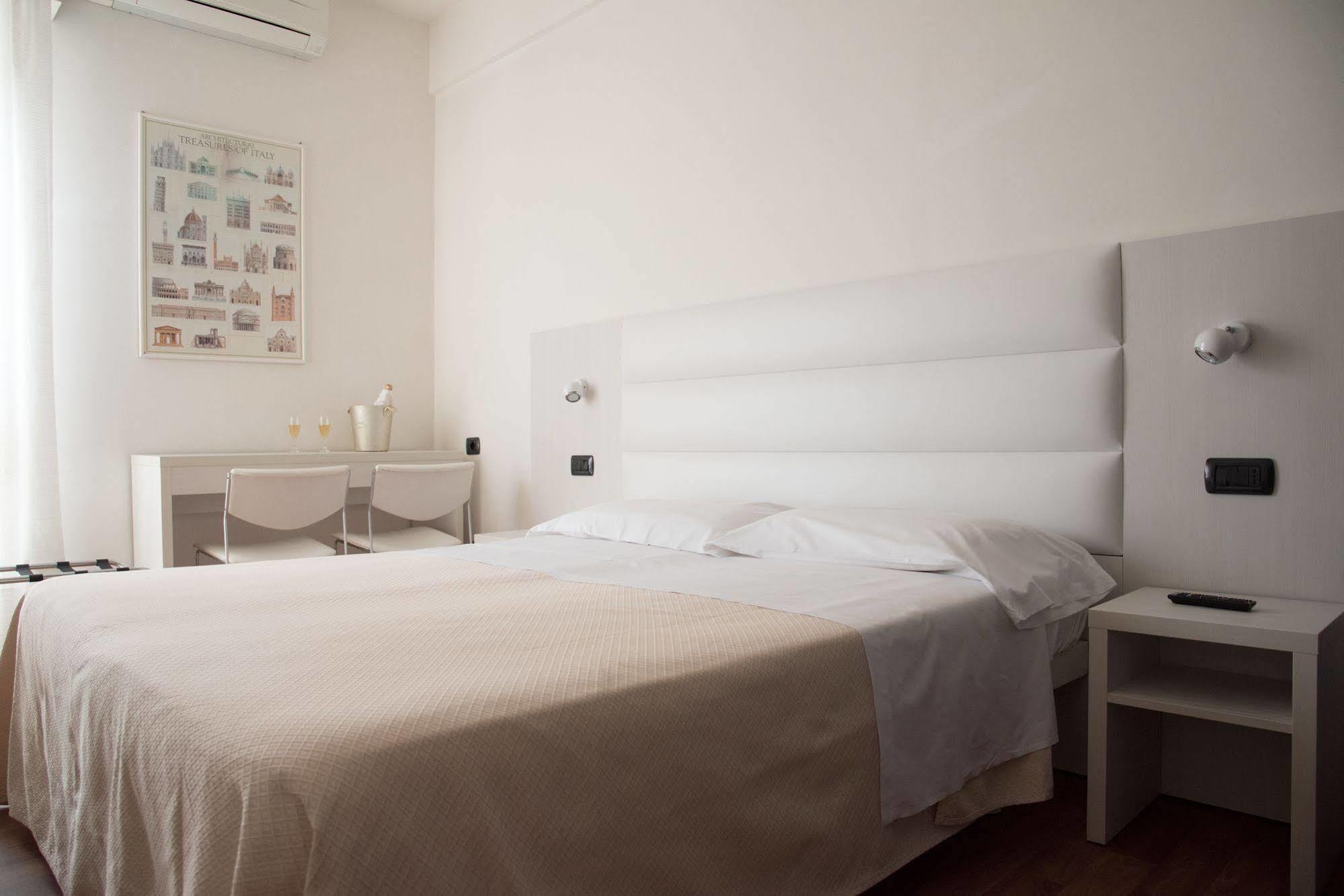 Hotel Nettuno 페자로 외부 사진