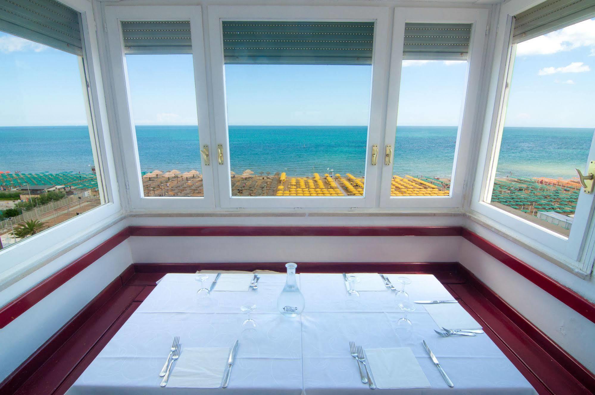 Hotel Nettuno 페자로 외부 사진