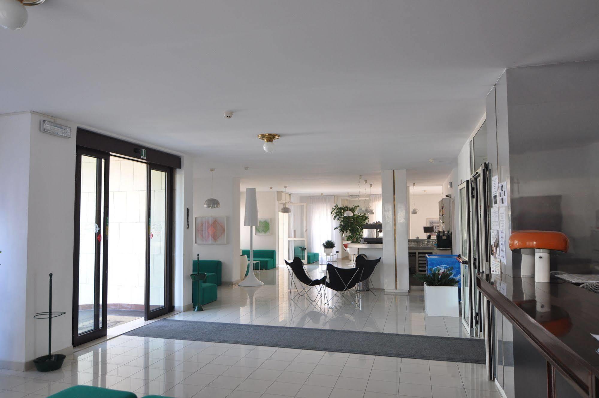 Hotel Nettuno 페자로 외부 사진