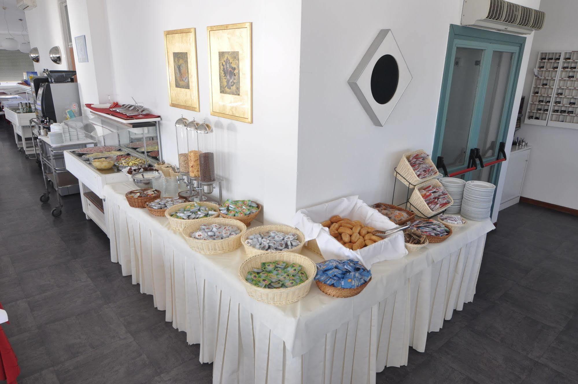 Hotel Nettuno 페자로 외부 사진