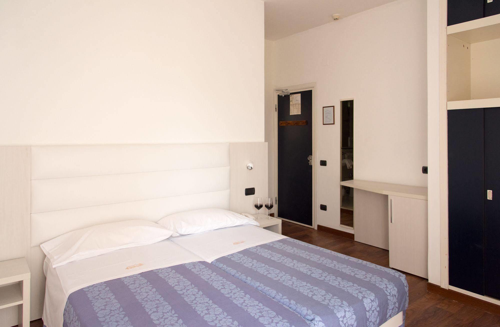 Hotel Nettuno 페자로 외부 사진